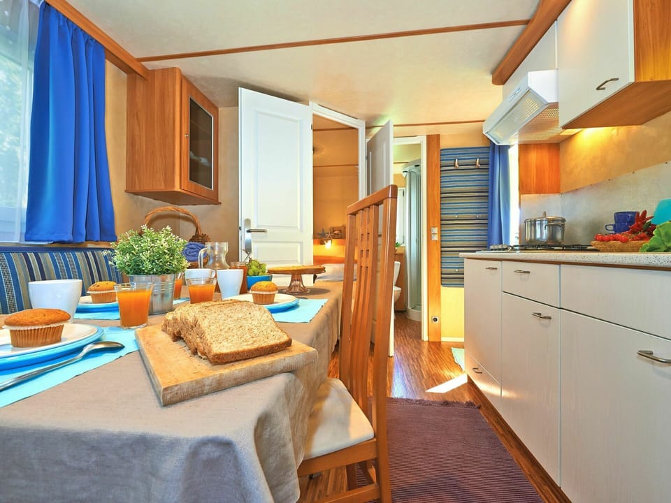 Room, Property, Furniture, Interior Design, Building, Real Estate, House, Suite, Ceiling, Architecture