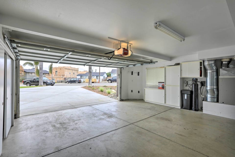 Parking | Garage (2 Vehicles) | Free Street Parking