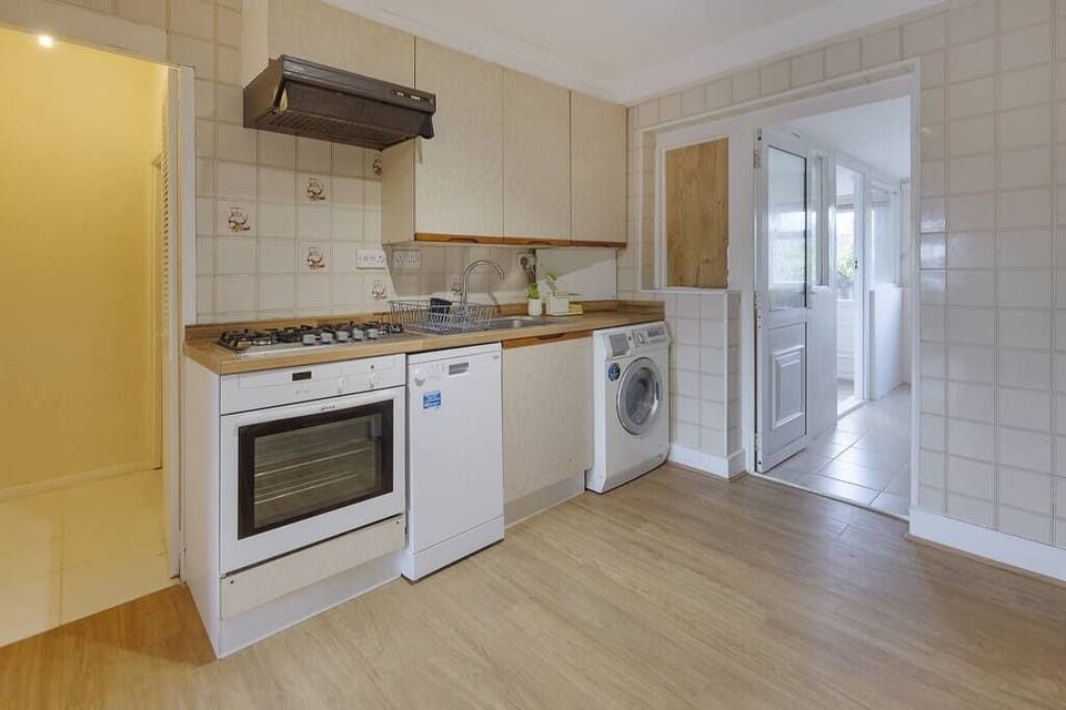 The fully equipped kitchen