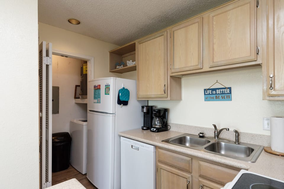 Fully equipped kitchen area to cook up great meals