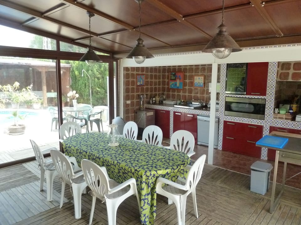 Indoor / Outdoor Kitchen / Diner with sliding doors opening on both sides  