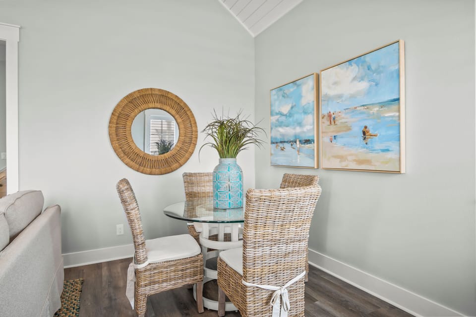 2nd Floor, Living Room