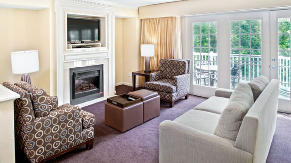 Enjoy two living areas with ambience fireplaces. 
