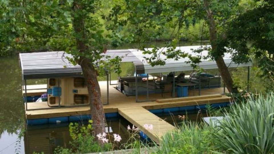 Floating dock - lay out, fish, launch -there is a walk to dock 