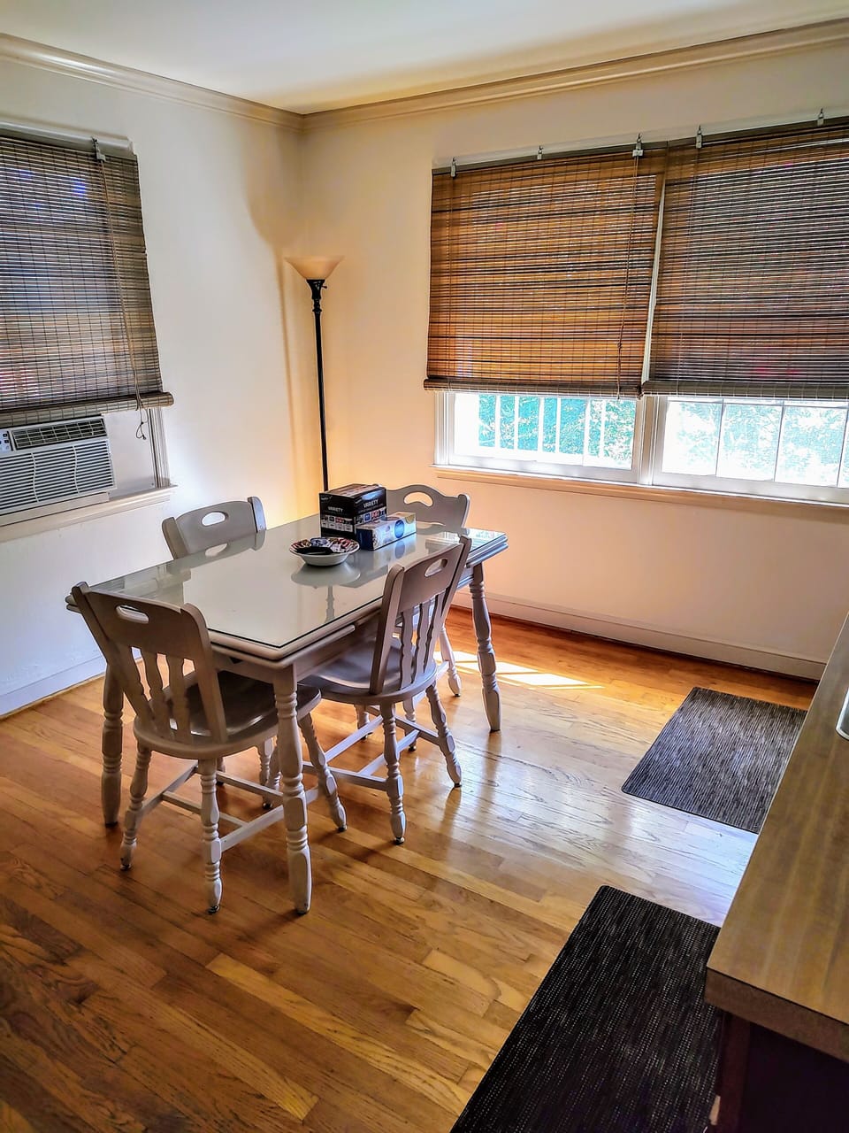 Enjoy breakfast or dinner in the cozy kitchen
