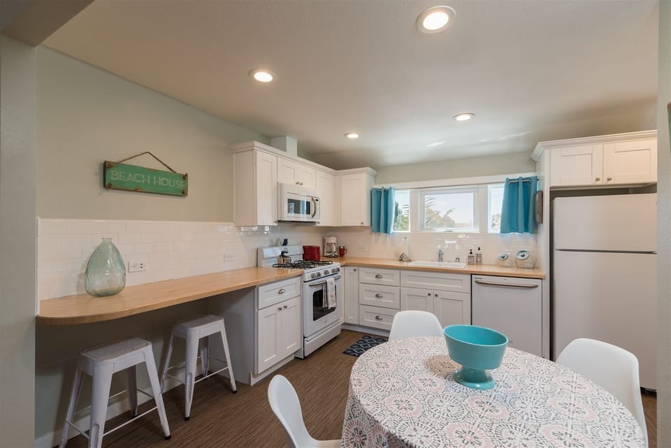 Kitchen also has counter top bar seating