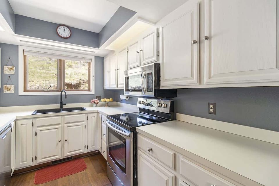 Full kitchen