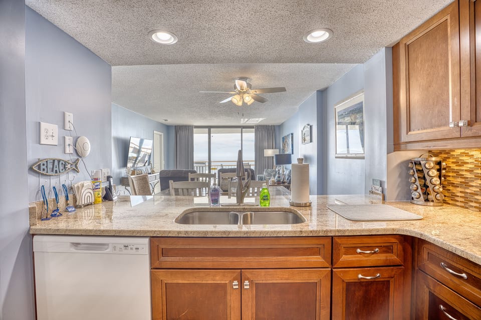 Newly Remodeled Kitchen With Granite Counter Tops, Cabinets & Appliances
