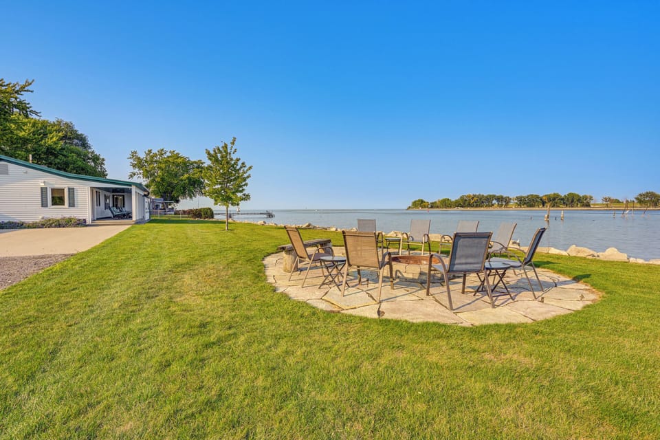 Bay City Vacation Rental | 3BR | 2BA | 1,420 Sq Ft | 2 Steps to Enter