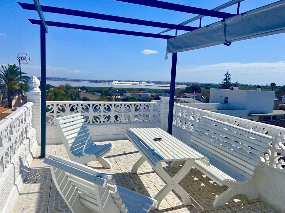 Roof solarium with views of the salt lakes Seating area