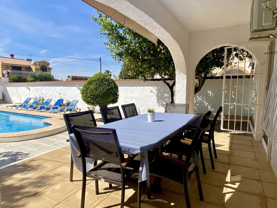 Terrace area with dining for 8 