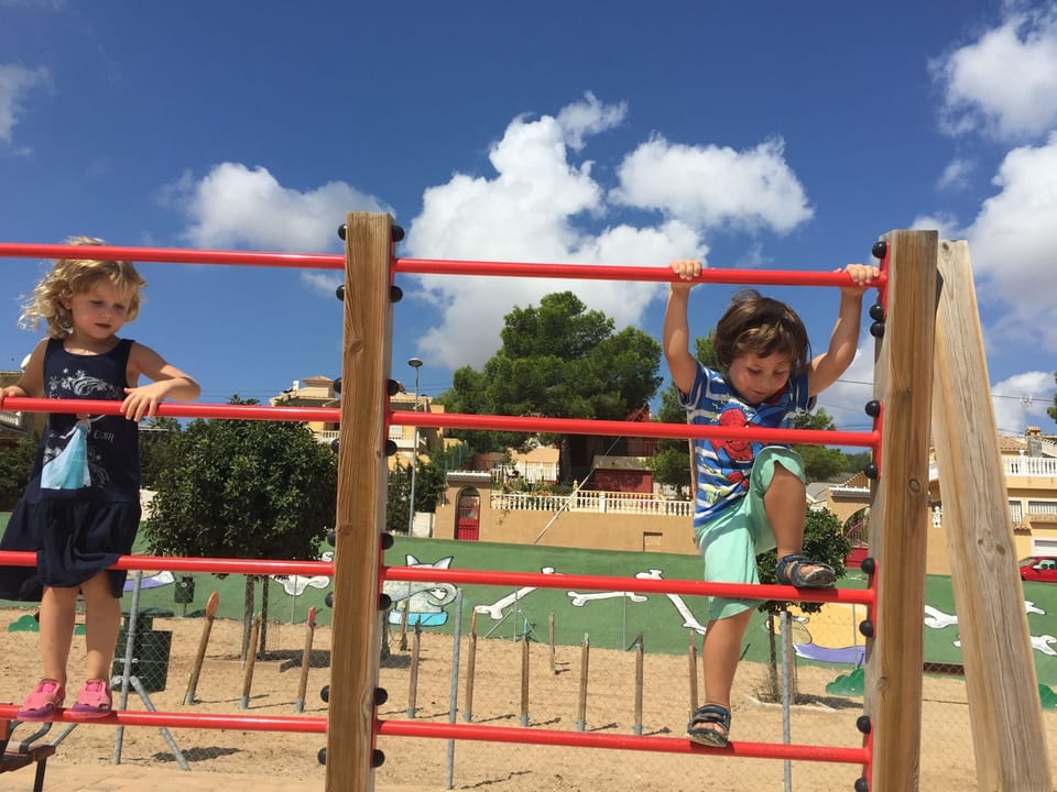 los balcones park (5 min walk) 
