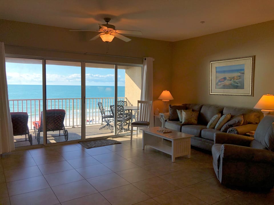 Catch Every Sunset From The Comfort Of Your Couch! This Condo Ov - Catch Every Sunset From The Comfort Of Your Couch! This Condo Overlooks Indian Rocks Beach, and The Gulf Of Mexico!