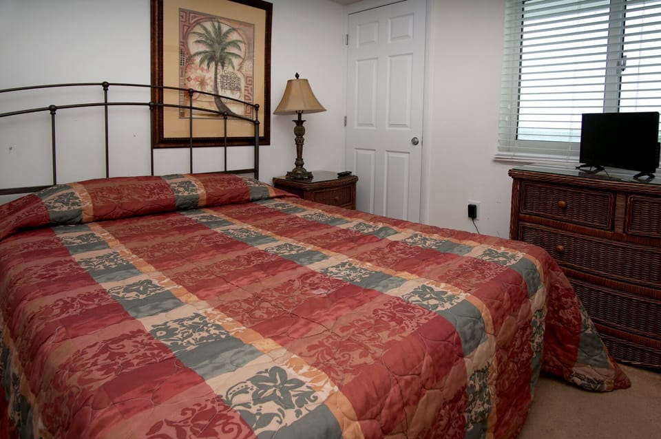 Paradise Pointe 10D - oceanfront condo in Cherry Grove Beach in North Myrtle Beach | bedroom 3 | Thomas Beach Vacations