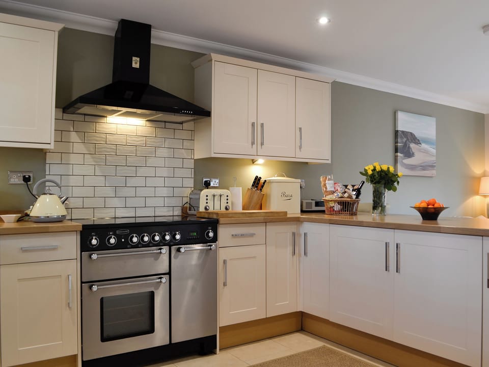 Well equipped kitchen | Ty Glyndwr, Lower Cwm-twrch, near Ystradgynlais