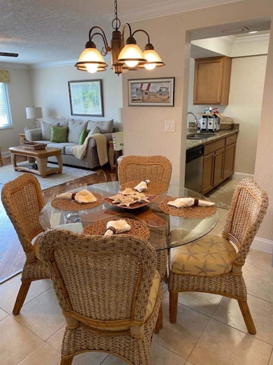 Dining seating for 4