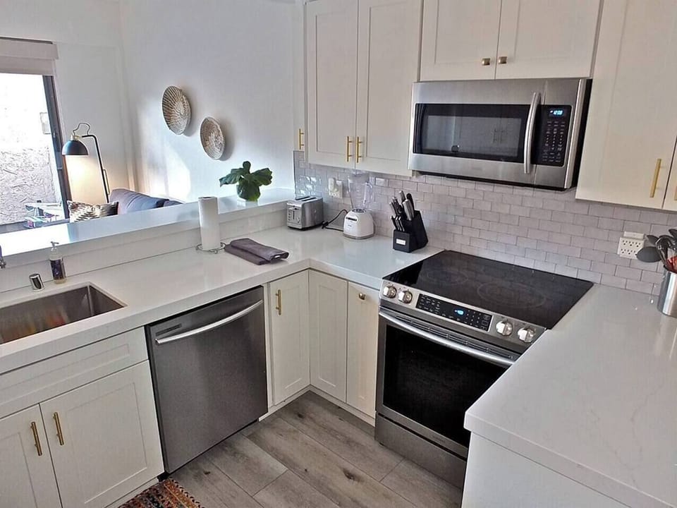 B37 Kitchen