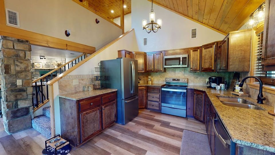 Glover-Bluff-Kitchen(1)