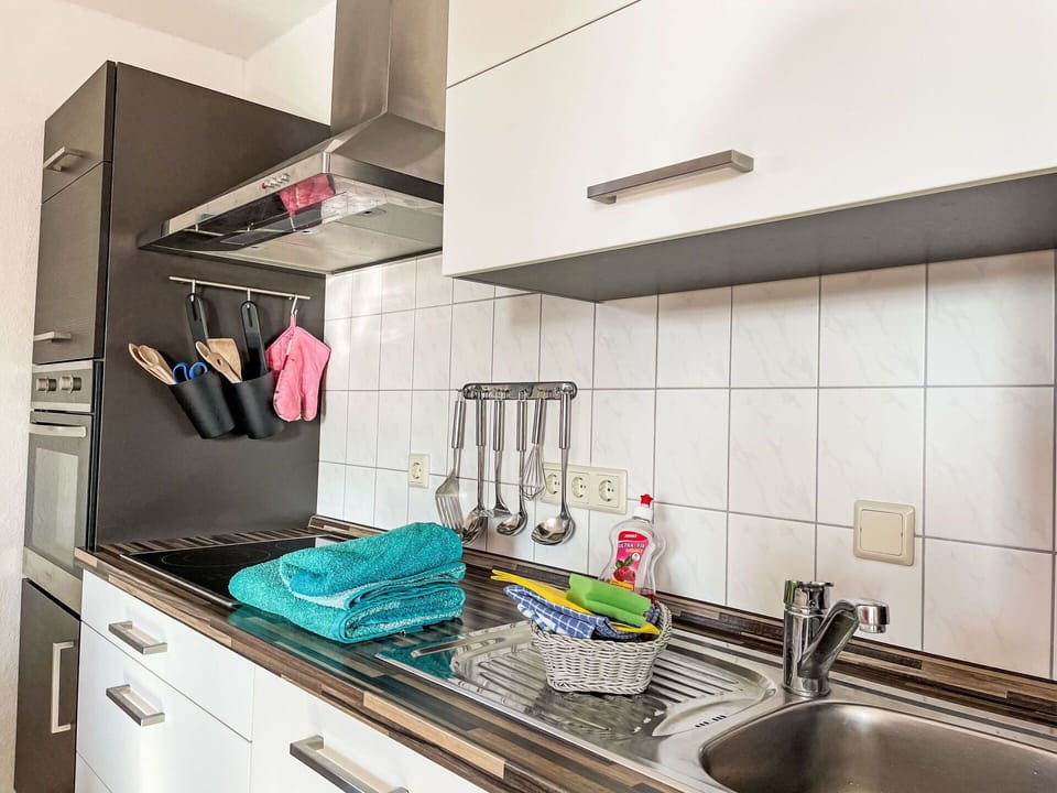 Kitchen, Countertop, Kitchen Appliance, Major Appliance, Cabinetry, Interior Design, Kitchen Sink, Home Appliance, Furniture, Flooring