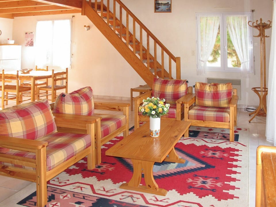 Room, Furniture, Living Room, Property, Interior Design, Floor, Table, Chair, Home, House