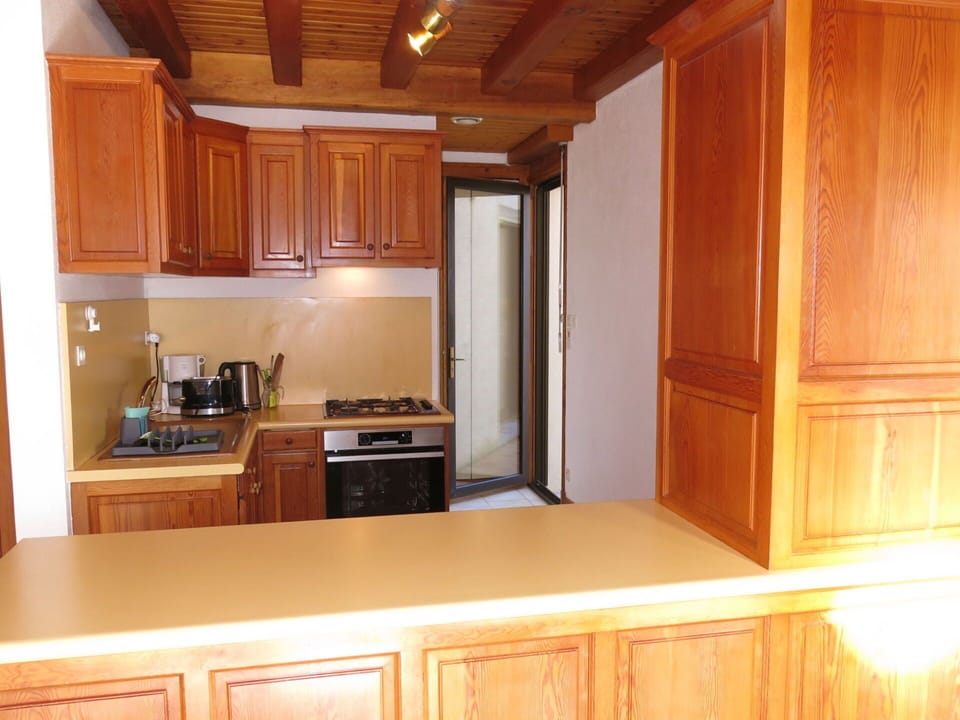 Cabinetry, Property, Countertop, Furniture, Building, Wood, Kitchen, Interior Design, Kitchen Appliance, Kitchen Stove
