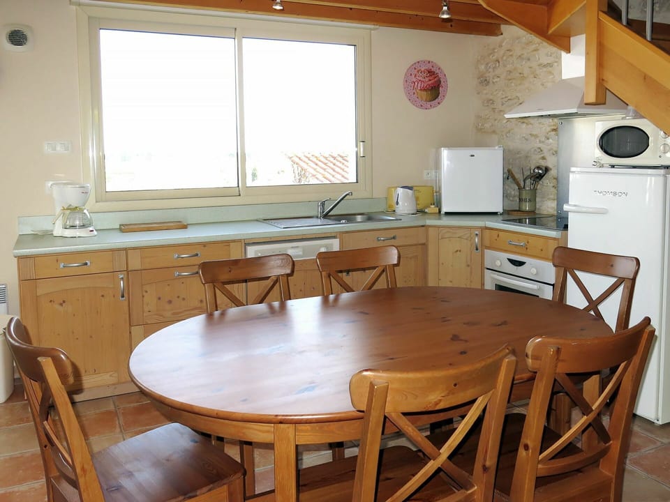 Room, Furniture, Property, Table, Floor, Dining Room, Kitchen, Building, Hardwood, House