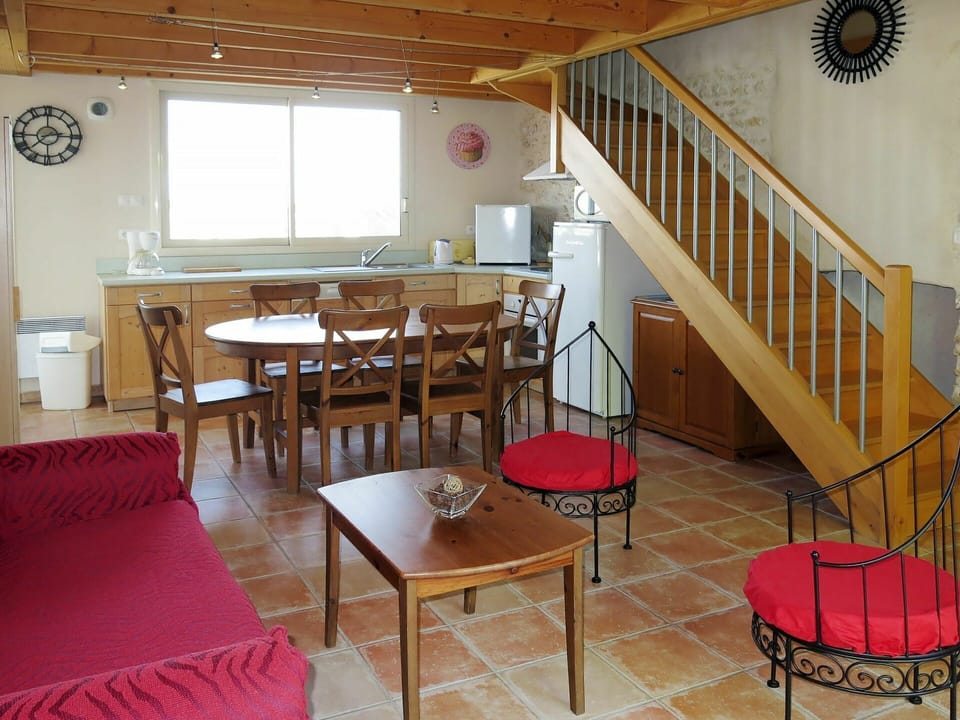 Room, Building, Property, Furniture, Floor, Interior Design, House, Table, Real Estate, Ceiling