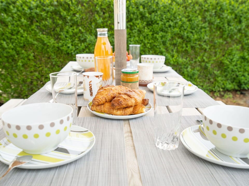 Food, Table, Tableware, Furniture, Drinkware, Dishware, Plate, Coffee Cup, Cup, Tablecloth