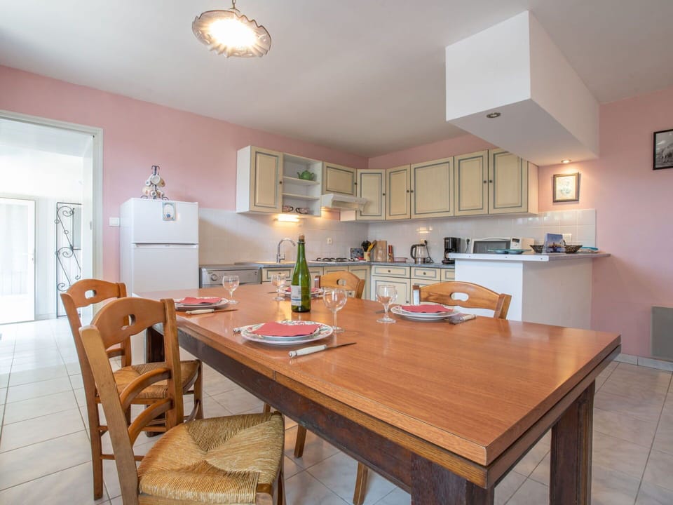 Table, Furniture, Property, Chair, Wood, Cabinetry, Kitchen & Dining Room Table, Lighting, Tableware, Interior Design