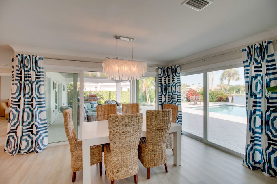 Dining Area | Dishes & Flatware Provided