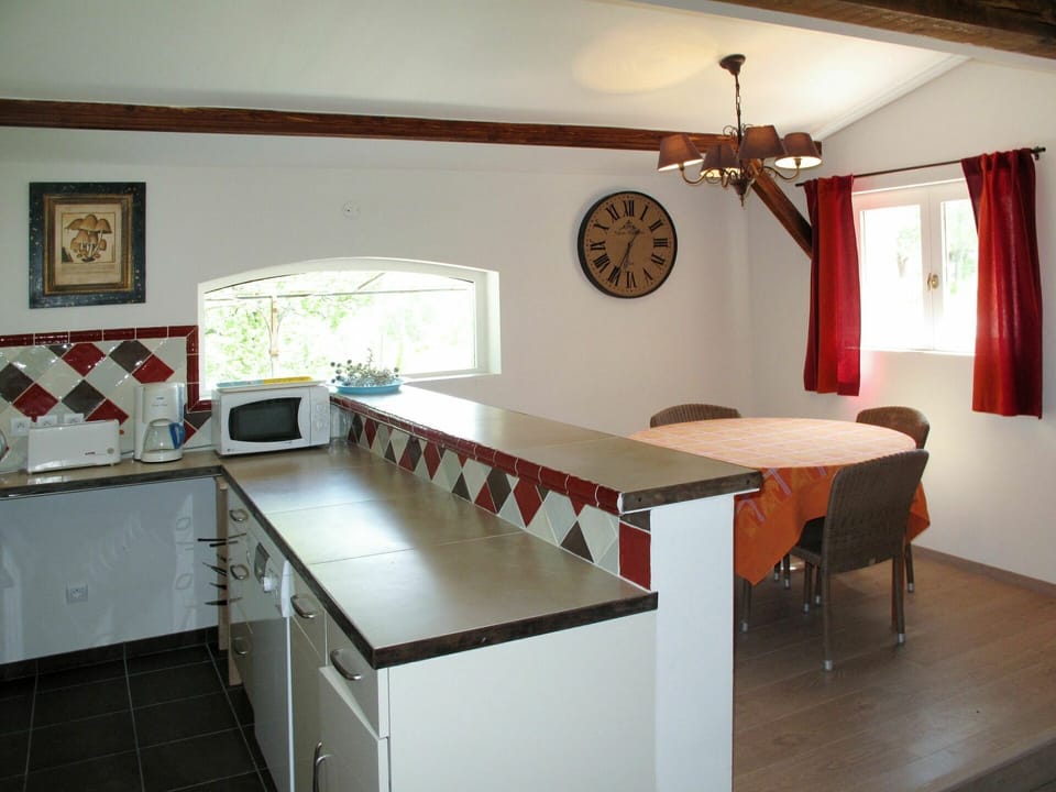 Room, Property, Furniture, Countertop, Building, Interior Design, Floor, Ceiling, Table, Kitchen
