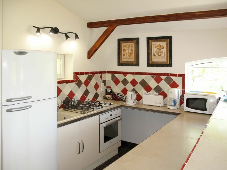 Room, Property, Kitchen, Countertop, Building, Furniture, House, Interior Design, Cabinetry, Major Appliance