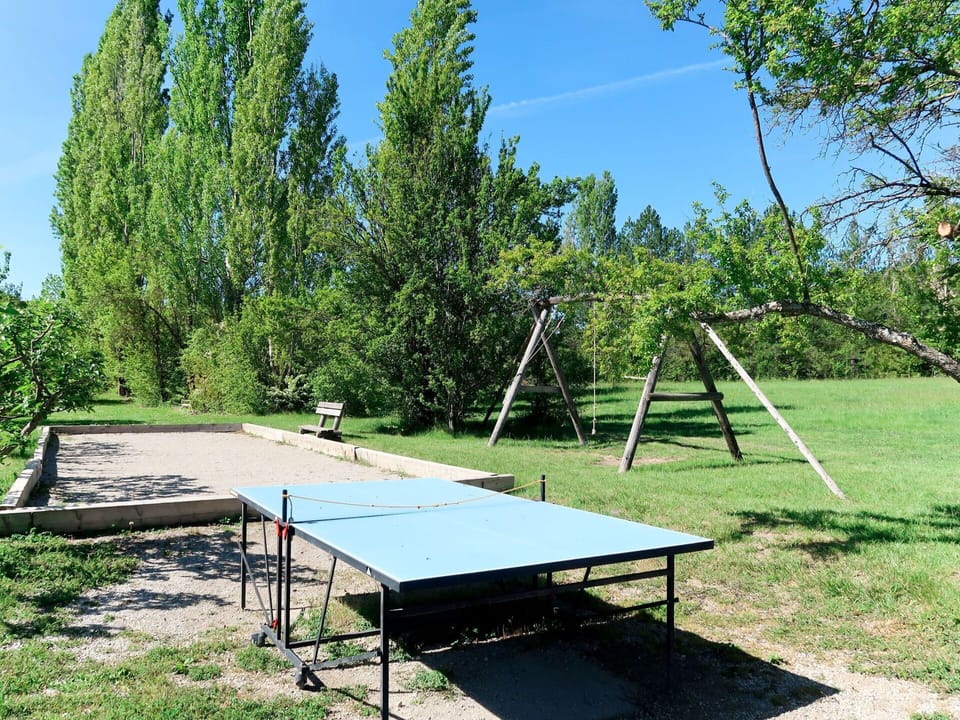 Tree, Table, Furniture, Park, Real Estate, Leisure, Plant Community, State Park, Recreation, Landscape