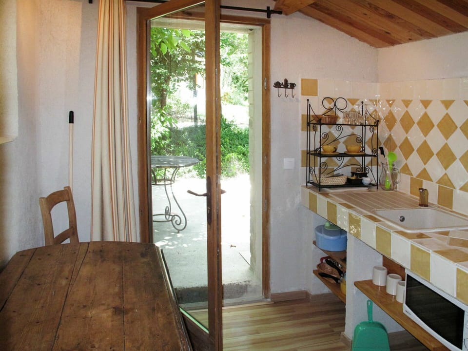 Room, Property, Building, Floor, Interior Design, House, Furniture, Ceiling, Wall, Wood Flooring
