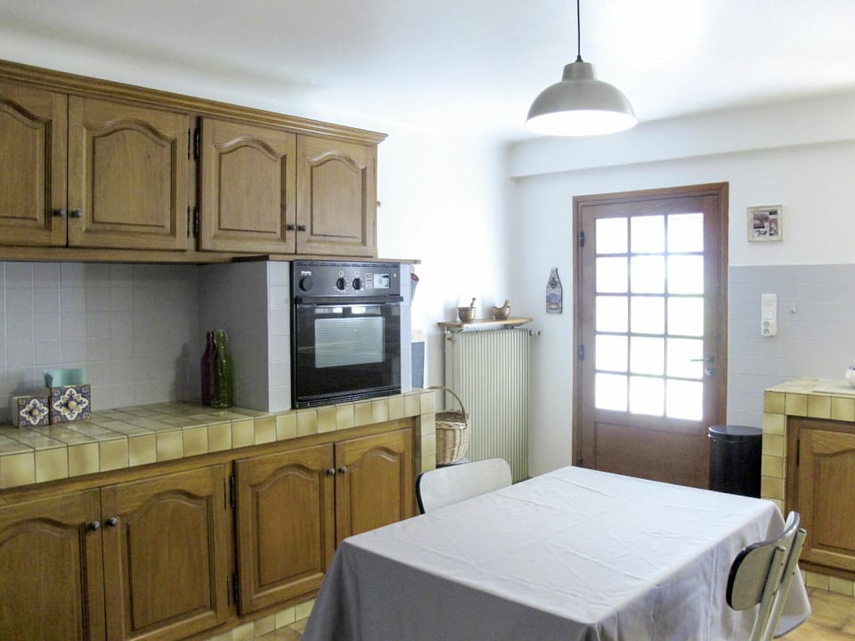 Cabinetry, Property, Furniture, Countertop, White, Building, Wood, Window, Interior Design, Kitchen