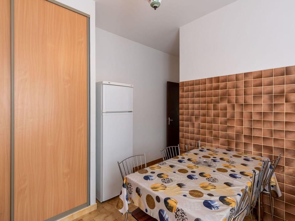 Property, Furniture, Wood, Lighting, Ceiling Fan, Interior Design, Floor, Flooring, Wood Stain