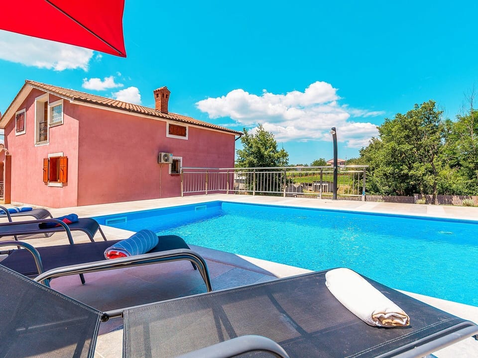Property, Swimming Pool, House, Real Estate, Building, Home, Sky, Vacation, Leisure, Estate