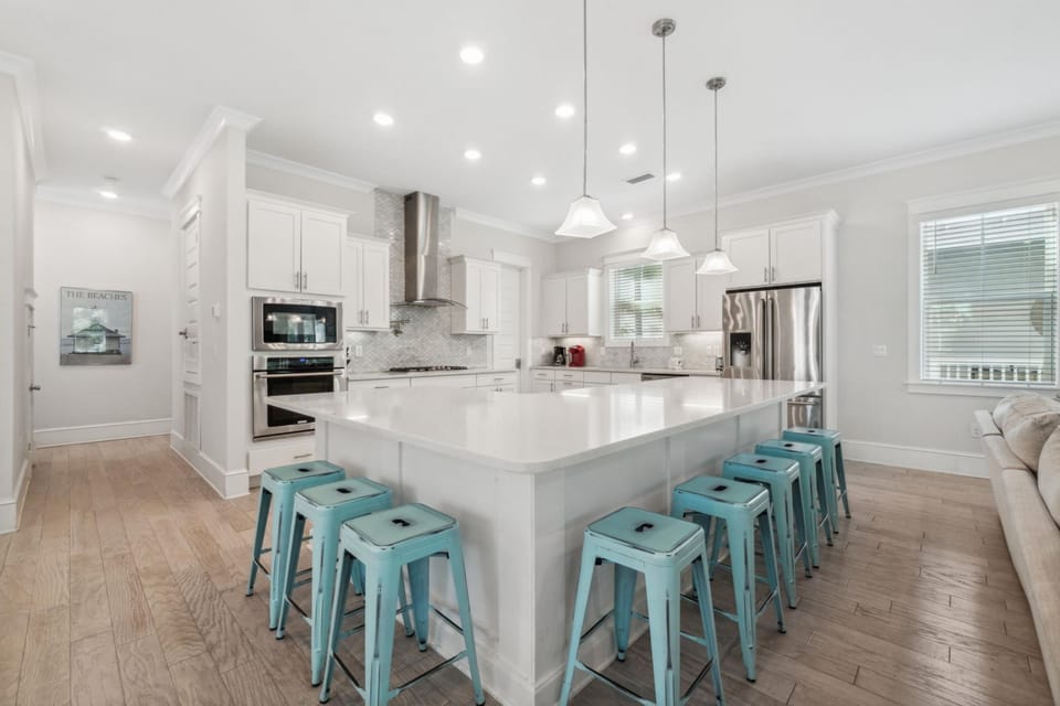 Kitchen with Breakfast Bar