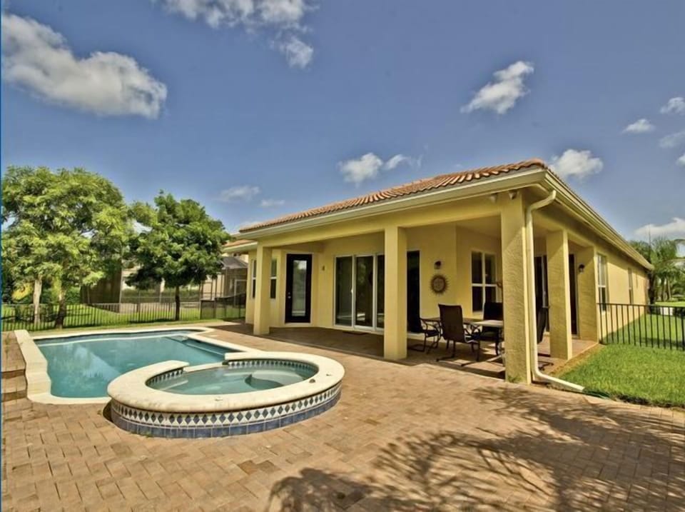 Showing covered and uncovered patio.