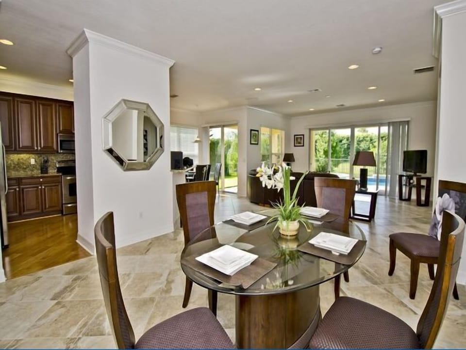 Dining area and note separate dinette area far side in back left. Lots of room!