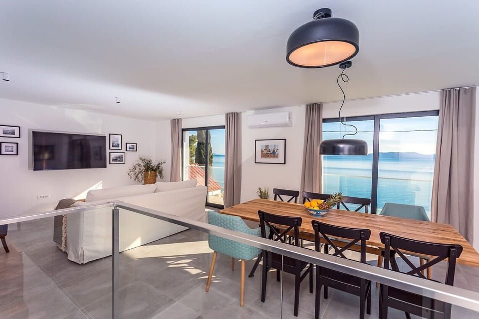 From the dining room, you can approach a lounge area on the west side of the villa.