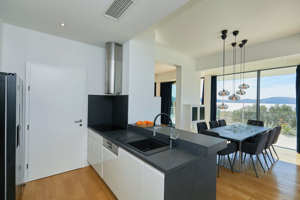 Kitchen, ground floor