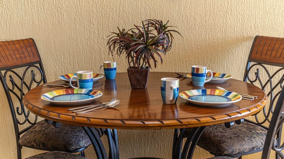 Detail of the dining table
