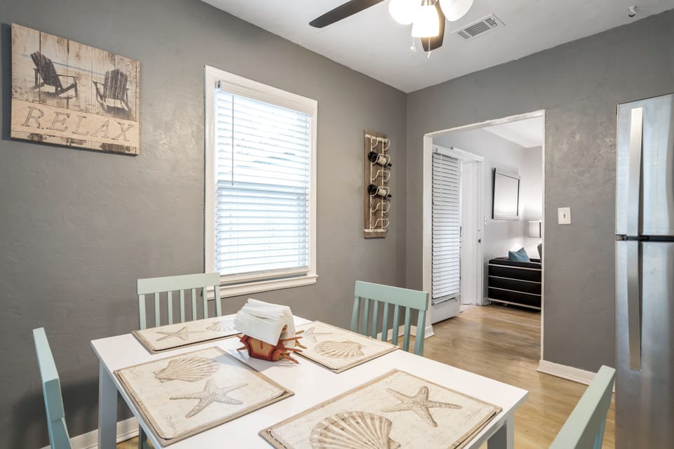 Dining Room Area 