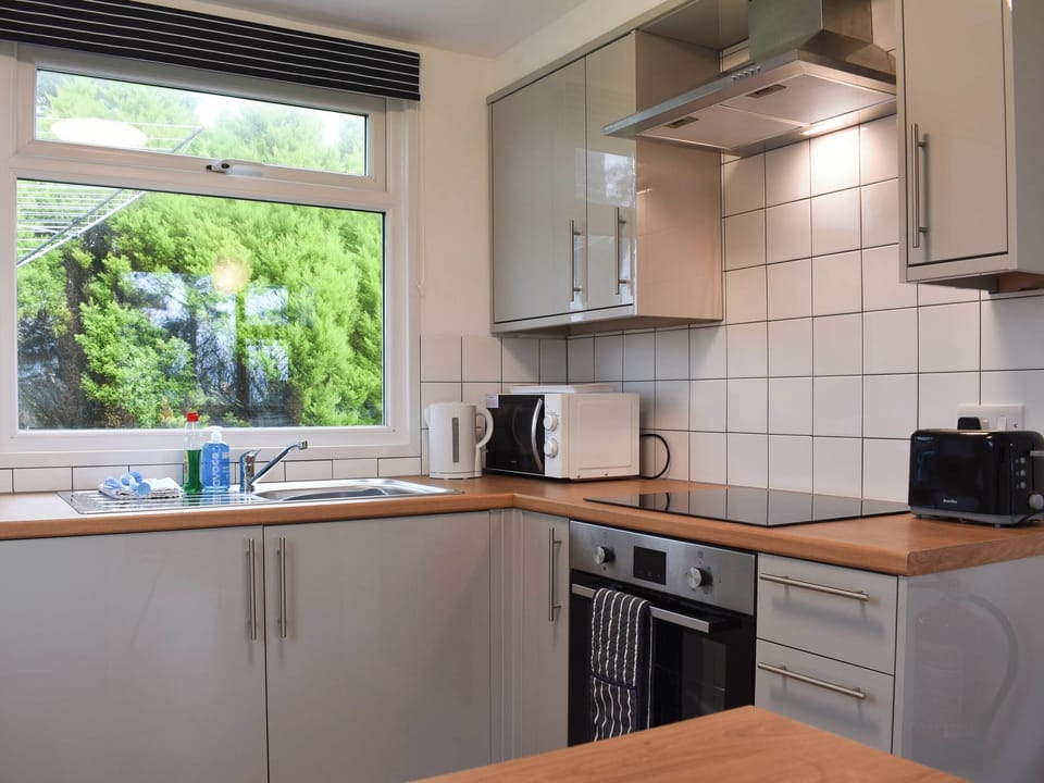 Well appointed kitchen | Chalet 7 - Mount Hawke Holiday Bungalows, Mount Hawke, near Redruth