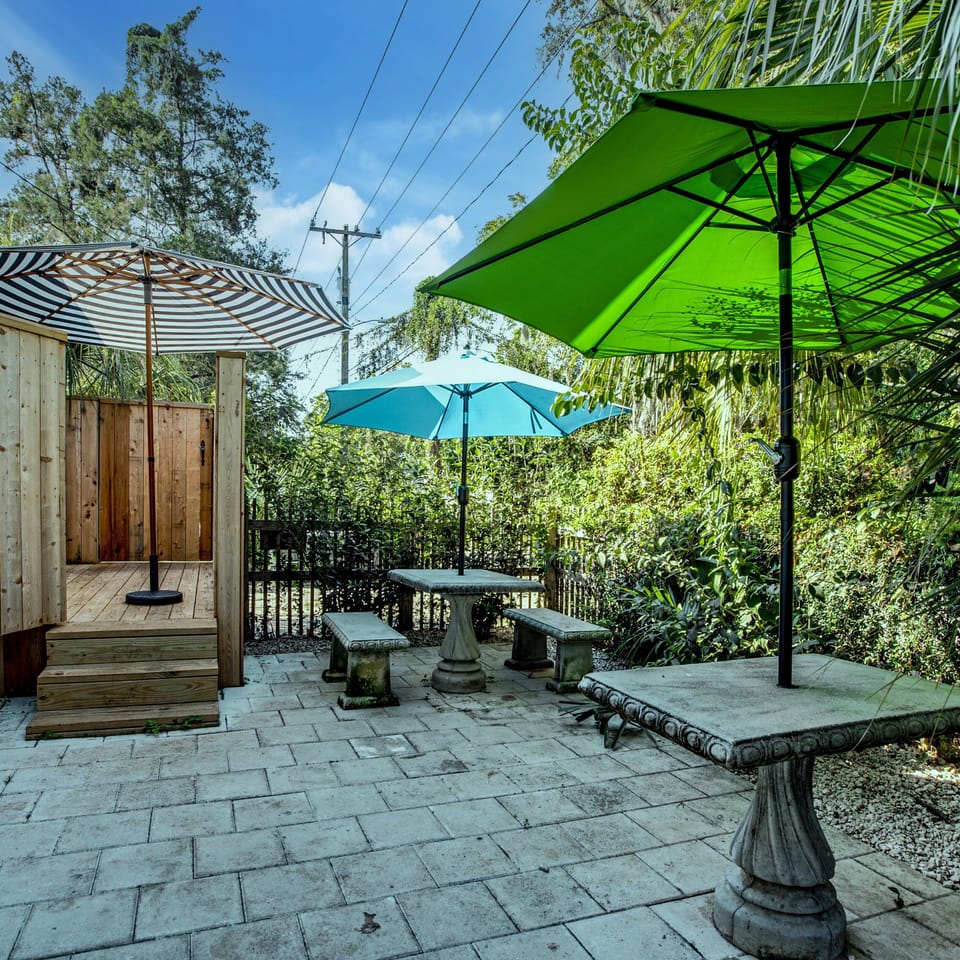 kitchen side patio 