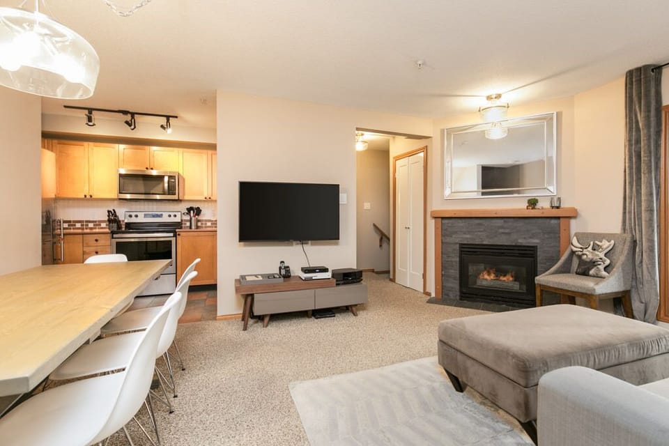 All of our homes have flat screen TVs, DVD player, Wi-Fi and ste - All of our homes have flat screen TVs with 100+ channels, DVD player, Wi-Fi and stereo.