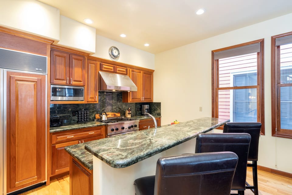 1.5-telluride-bluebird-day-kitchen-bar.jpg