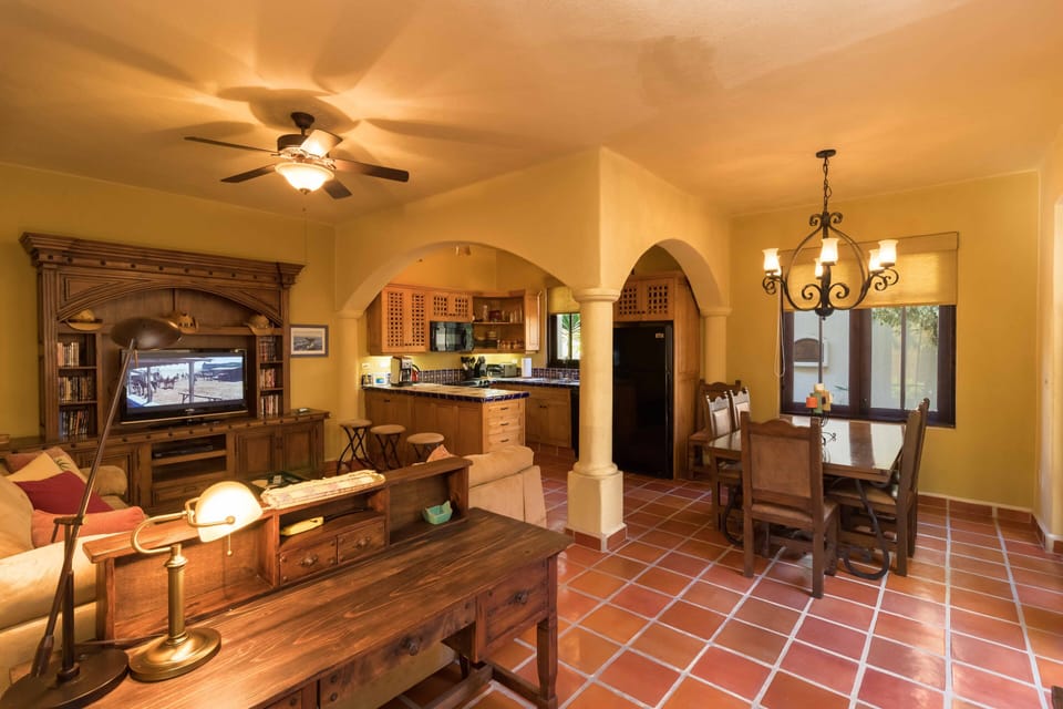 Living Room / Desk /Dining Room / Kitchen