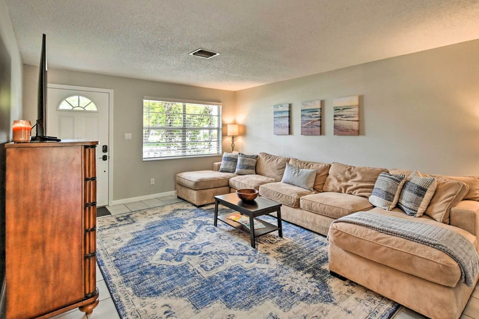 This beach getaway sits just 4 miles from Naples Beach!